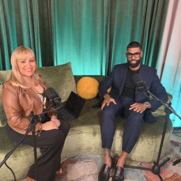 Jeampier with a woman in podcast set-up